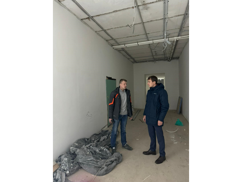 Врио главы Юрьевецкого муниципального района Андрей Масленников проинспектировал ход ремонтных работ в Юрьевецкой средней школе и поликлинике.