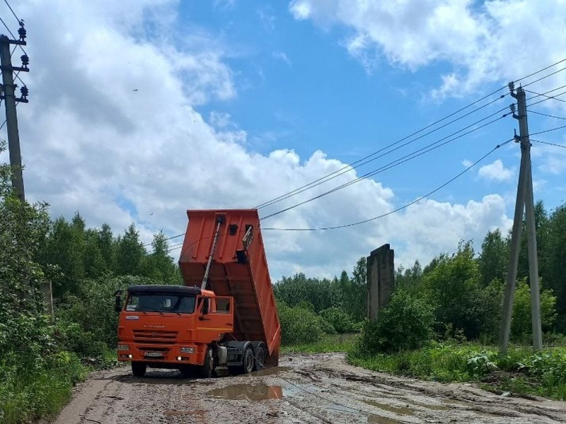 «Россети Центр и Приволжье» - «Ивэнерго» не устает предупреждать водителей крупногабаритной техники: соблюдайте правила поведения в охранных зонах линий электропередачи.